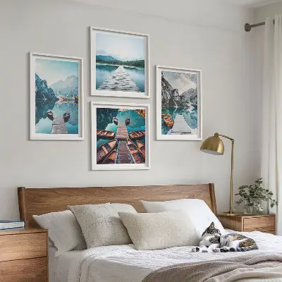 Galería de pared muelles de madera en el lago con barcos