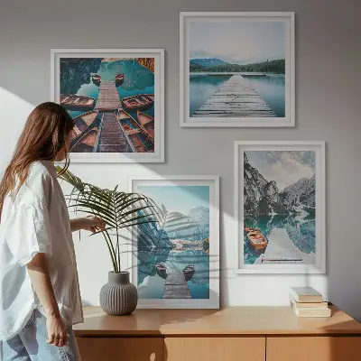 Galería de pared muelles de madera en el lago con barcos