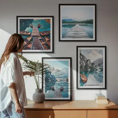 Galería de pared muelles de madera en el lago con barcos