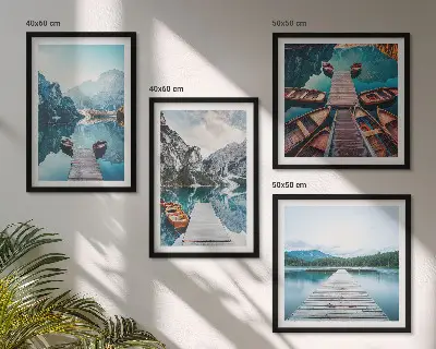 Galería de pared muelles de madera en el lago con barcos