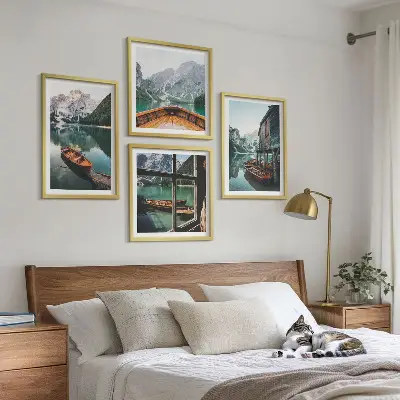 Set de cuadros modernos para salón diseño de casa en el lago de montaña en Łódź