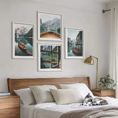 Set de cuadros modernos para salón diseño de casa en el lago de montaña en Łódź