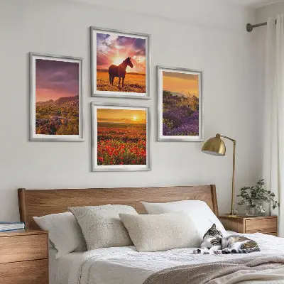 Set de cuadros modernos para salón con diseño de paisaje de montaña, caballo y lavanda