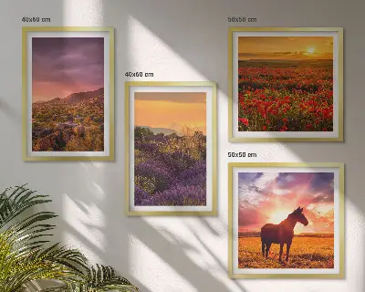 Set de cuadros modernos para salón con diseño de paisaje de montaña, caballo y lavanda