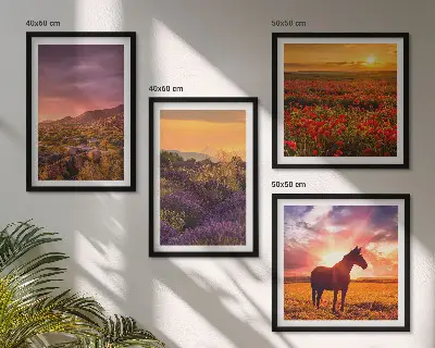 Set de cuadros modernos para salón con diseño de paisaje de montaña, caballo y lavanda