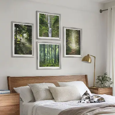 Galería de pared bosques verdes con rayos de luz