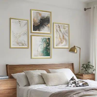 Galería de pared con patrones abstractos en blanco, negro y verde