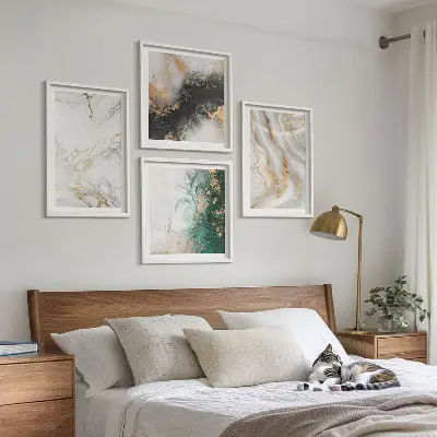 Galería de pared con patrones abstractos en blanco, negro y verde