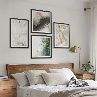 Galería de pared con patrones abstractos en blanco, negro y verde