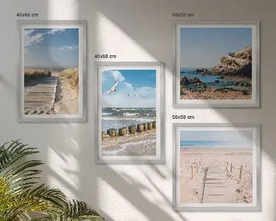Galería de pared con diseño de playa, arena, olas, cielo y pájaros