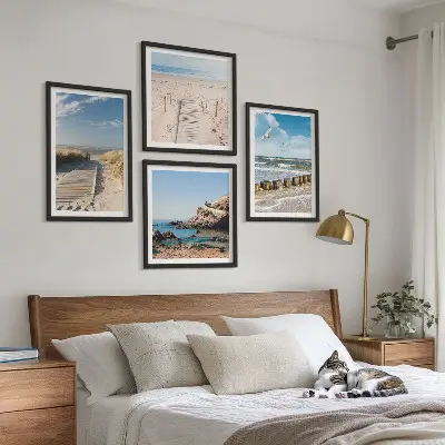 Galería de pared con diseño de playa, arena, olas, cielo y pájaros