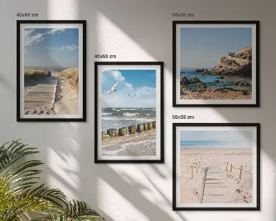 Galería de pared con diseño de playa, arena, olas, cielo y pájaros