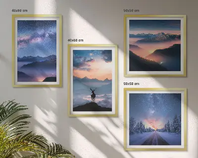 Set de cuadros modernos para salón con diseño de ciervo entre montañas bajo niebla y cielo nocturno