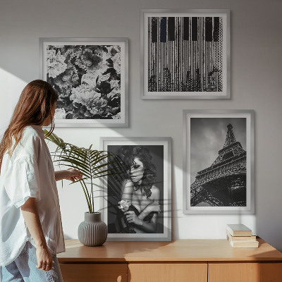 Set de cuadros modernos para salón Retrato de una mujer con una rosa Eiffel