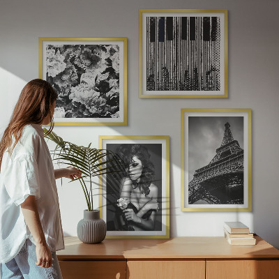 Set de cuadros modernos para salón Retrato de una mujer con una rosa Eiffel
