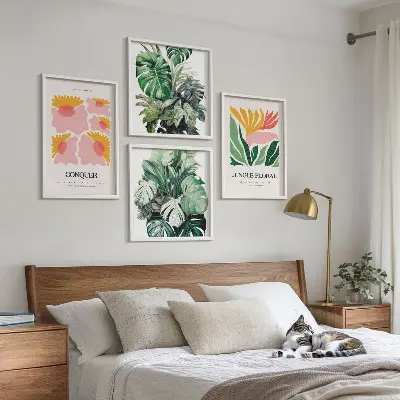 Galería de pared decorada con carteles modernos de flores y hojas