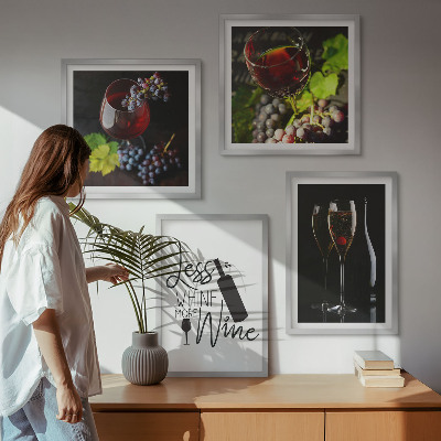 Set de 4 cuadros para salón Copas de vino con uvas e inscripción