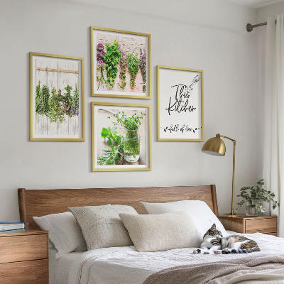 Galería de pared Plantas de hierbas para secar en la cocina