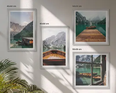 Galería de pared con paisajes de montaña cabañas y barcos