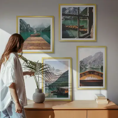 Galería de pared con paisajes de montaña cabañas y barcos