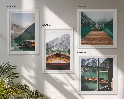 Galería de pared con paisajes de montaña cabañas y barcos