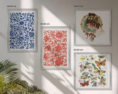 Galería de pared con adornos vintage de flores y mariposas