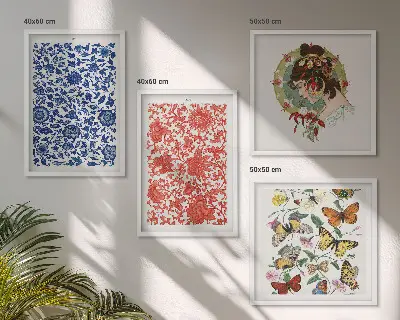 Galería de pared con adornos vintage de flores y mariposas