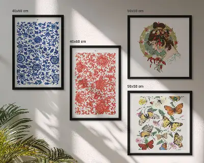 Galería de pared con adornos vintage de flores y mariposas