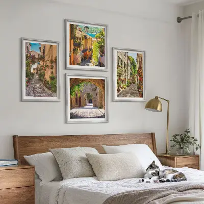 Set de cuadros modernos para salón con motivos de calles italianas, flores y arquitectura