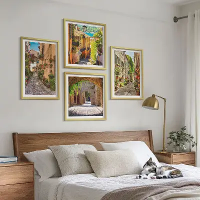 Set de cuadros modernos para salón con motivos de calles italianas, flores y arquitectura