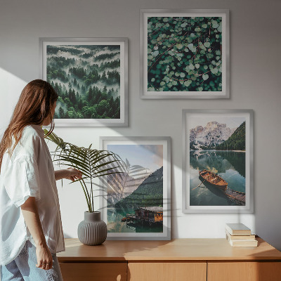 Galería de pared Niebla en un barco sobre un lago de montaña