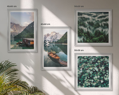 Galería de pared Niebla en un barco sobre un lago de montaña