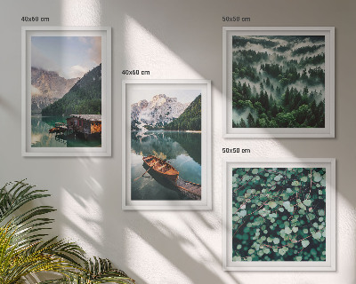 Galería de pared Niebla en un barco sobre un lago de montaña