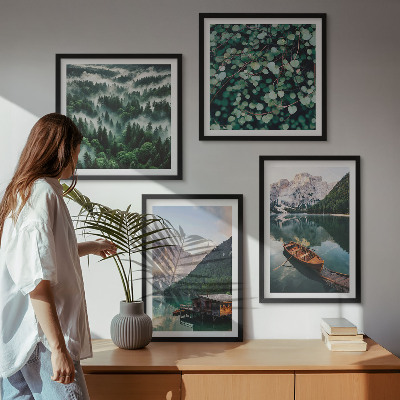 Galería de pared Niebla en un barco sobre un lago de montaña