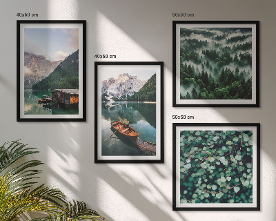 Galería de pared Niebla en un barco sobre un lago de montaña