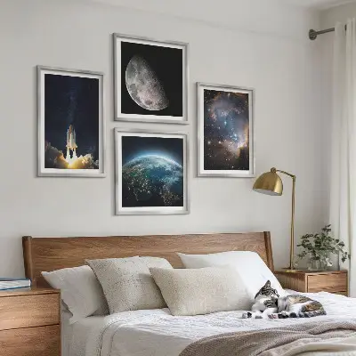 Set de cuadros modernos para salón con diseño de galaxia y cohete espacial en la Tierra