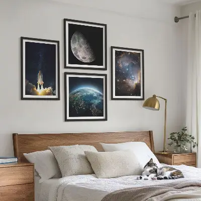 Set de cuadros modernos para salón con diseño de galaxia y cohete espacial en la Tierra