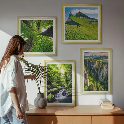 Set de 4 cuadros para salón con diseño de bosque y cascadas en las montañas verdes