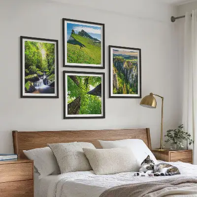 Set de 4 cuadros para salón con diseño de bosque y cascadas en las montañas verdes