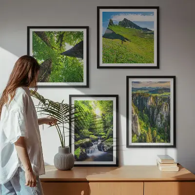 Set de 4 cuadros para salón con diseño de bosque y cascadas en las montañas verdes