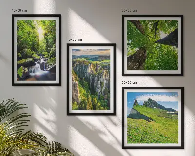 Set de 4 cuadros para salón con diseño de bosque y cascadas en las montañas verdes