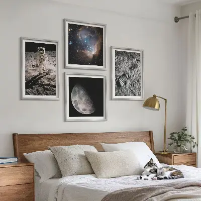 Galería de pared fotografía de astronauta sobre la superficie lunar