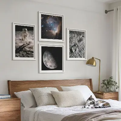 Galería de pared fotografía de astronauta sobre la superficie lunar
