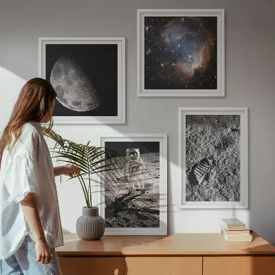 Galería de pared fotografía de astronauta sobre la superficie lunar