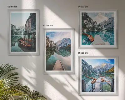 Set de cuadros modernos para salón con diseño de barcos de madera en el lago de montaña
