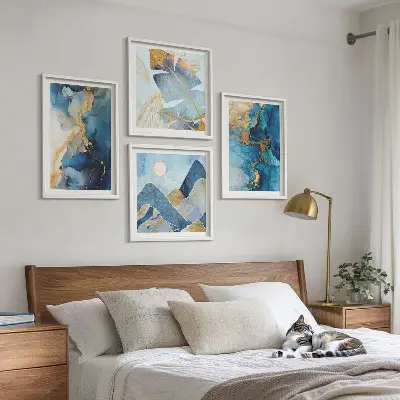 Galería de pared patrones de montañas azules con detalles dorados