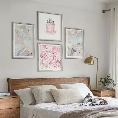 Set de cuadros modernos para salón con diseño de flores rosas y mármol pastel