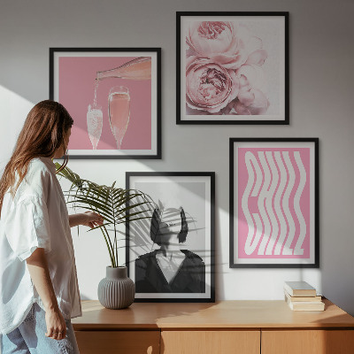 Set de 4 cuadros para salón Retrato elegante con champán