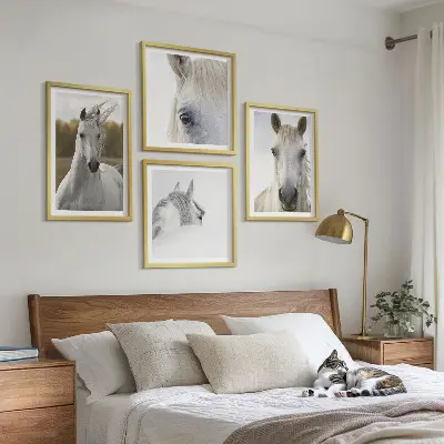 Set de 4 cuadros para salón motivo de caballos blancos