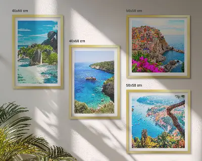Set de cuadros modernos para salón con diseño de palmeras junto al mar y aguas azules